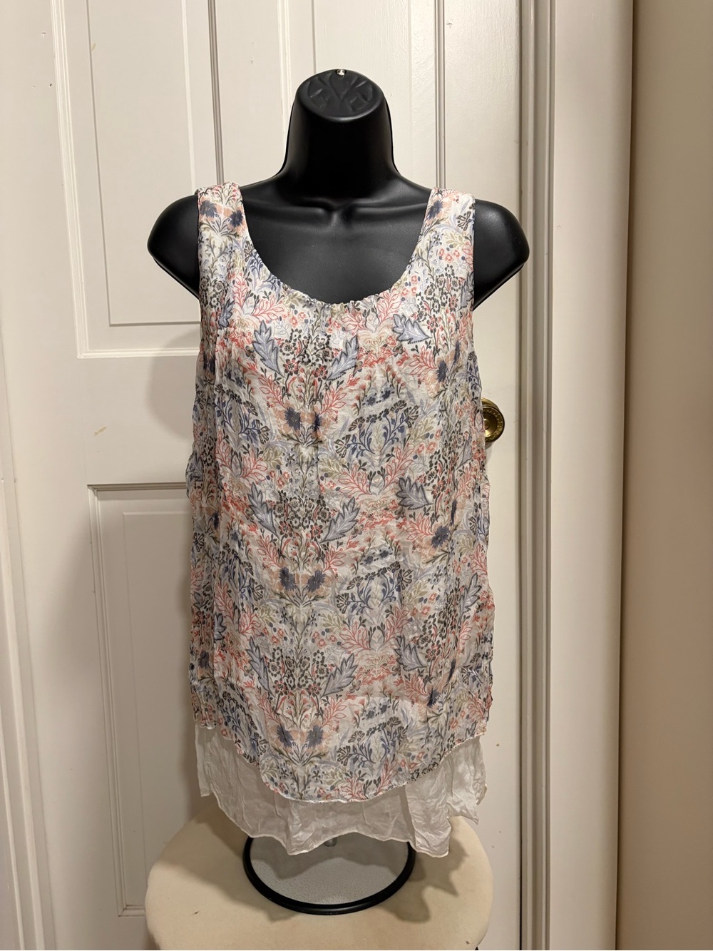 Sleeveless Floral Print Layered Tank Top - White/Pink/Blue